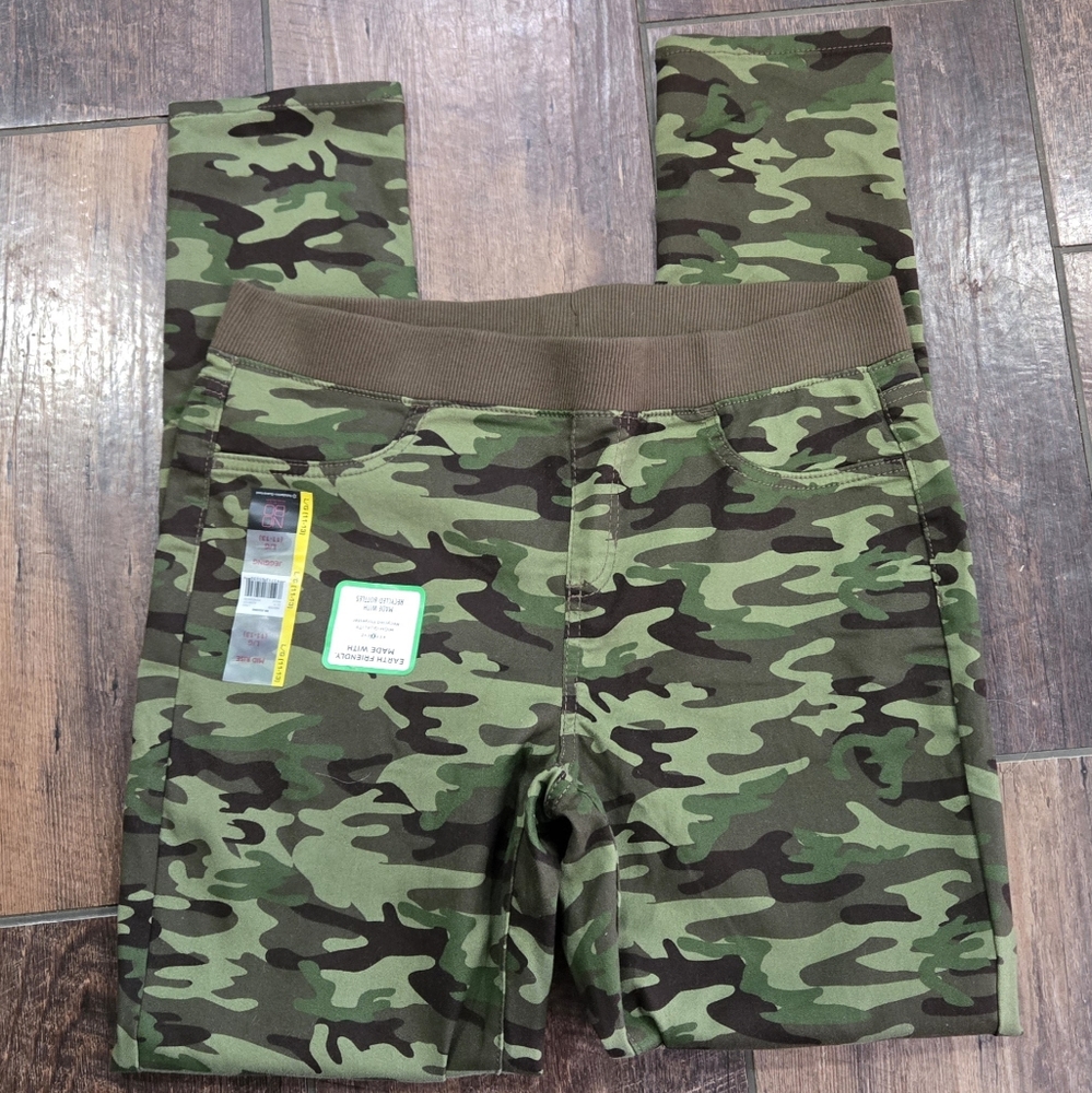 NWT Camo Jeggings